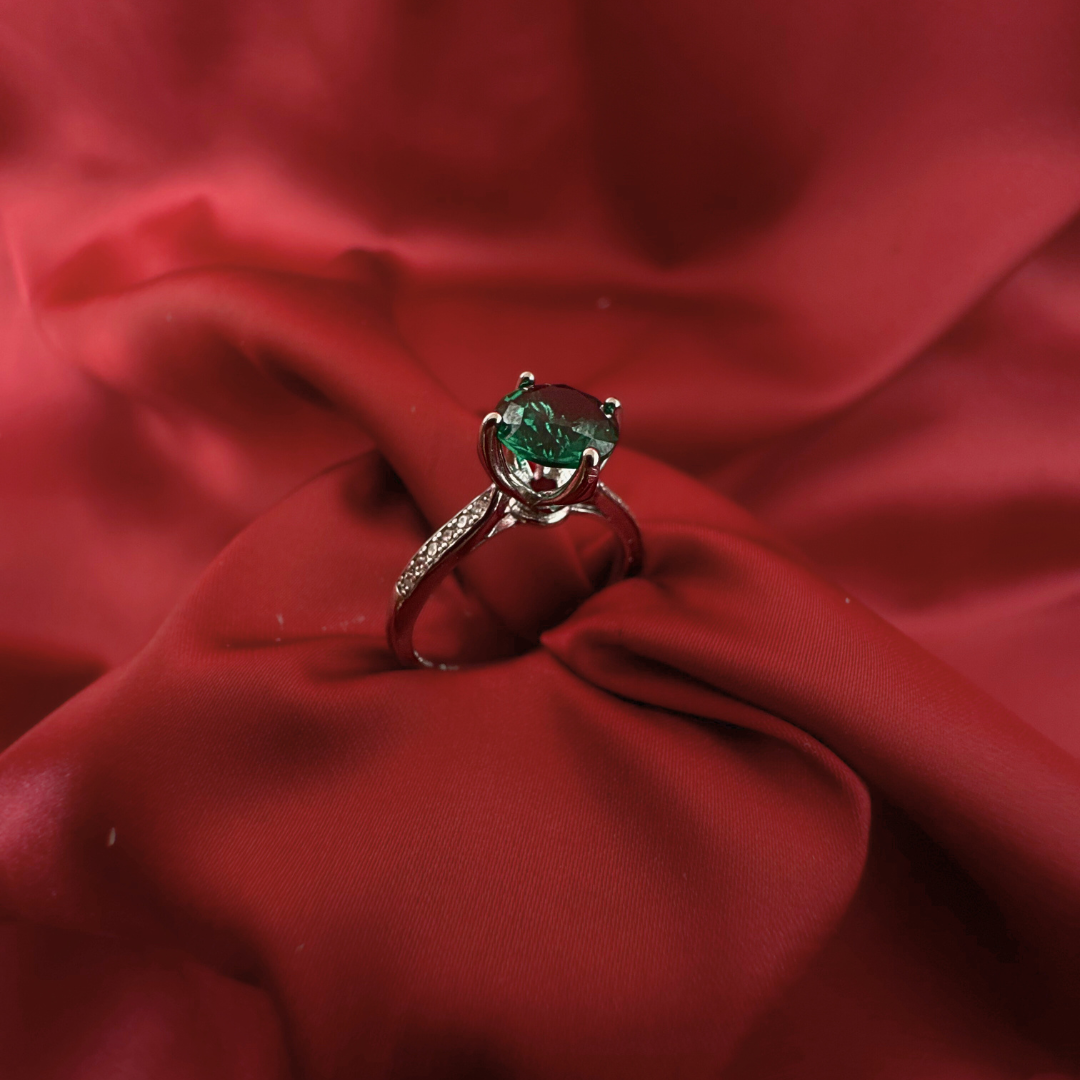 Emerald Suave – Emerald Cut Modern Ring in 92.5 Sterling Silver