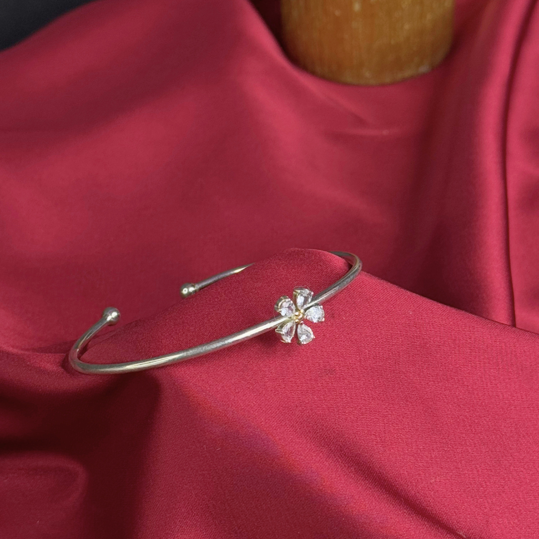 FLORA – Delicate Floral Silver Bracelet