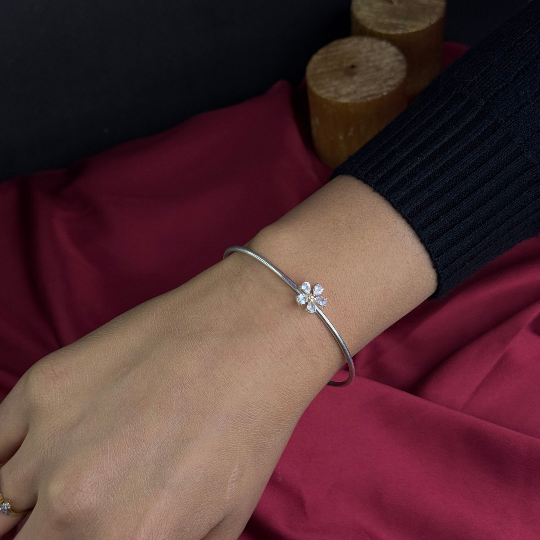 FLORA – Delicate Floral Silver Bracelet