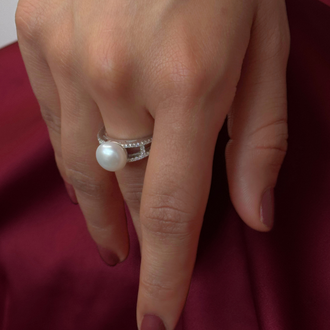 Frame Pearl – Minimal Silver Pearl Ring