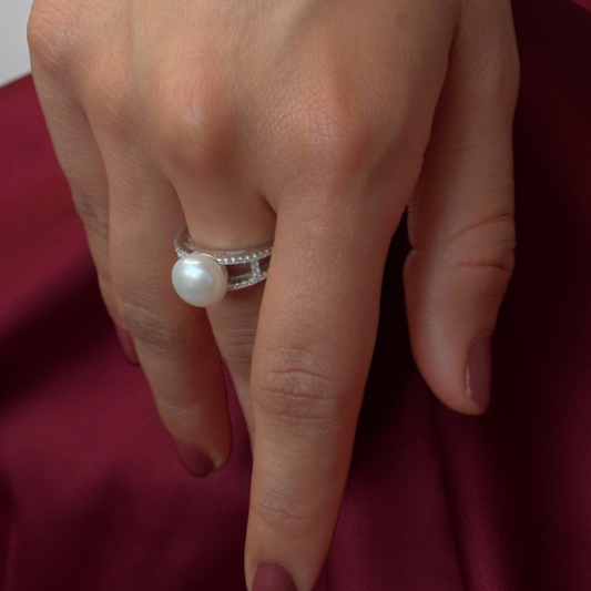 Frame Pearl – Minimal Silver Pearl Ring