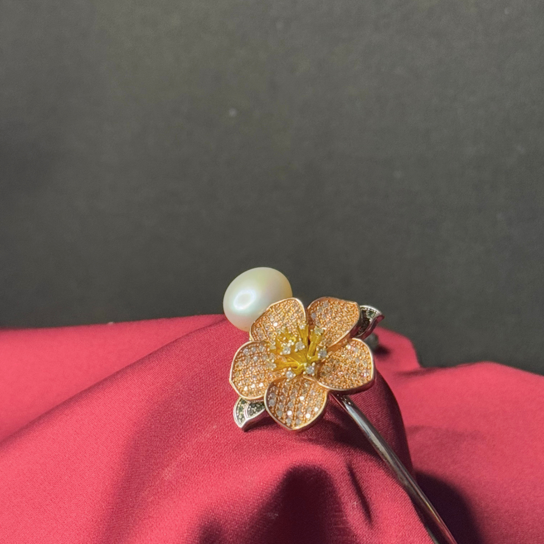 Pearl Petal Silver Bracelet – Feminine Floral Luxury Jewelry