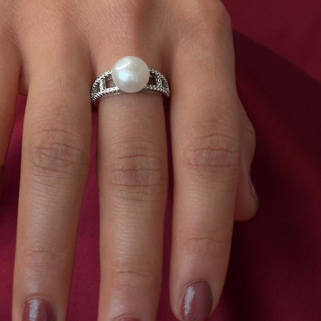 Frame Pearl – Minimal Silver Pearl Ring